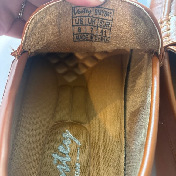 VOSTEY Men’s Brown Slip On Loafers Like New Size 8 or Women’s Size 9/9.5 - Picture 4 of 11